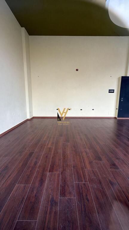 JEPET AMBIENT BIZNESI 75 M2 ME QIRA TE QYTETI STUDENTI 800 EURO