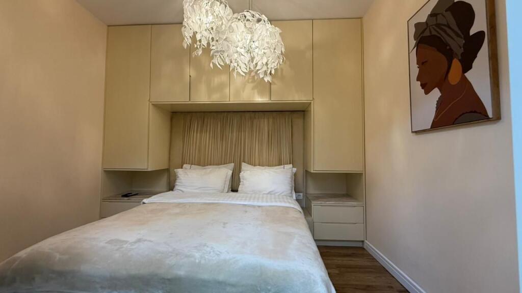 Ofrohen për shitje 3 apartamente të investuara ne Bllok!
