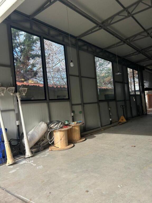 KAPANON ME QERA 700 M2 KINOSTUDIO 3.500 EURO
