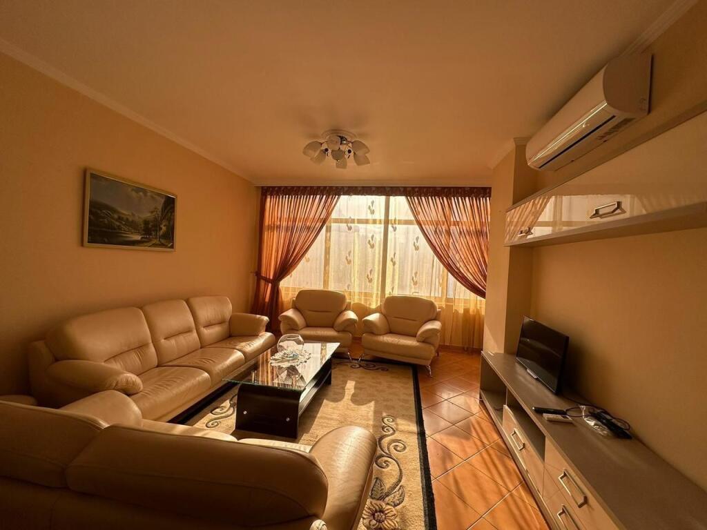 Apartament 2+1 me qera  Adresa: 21 Dhjetori, Perballe Delijorgjit Ne Rruge  
