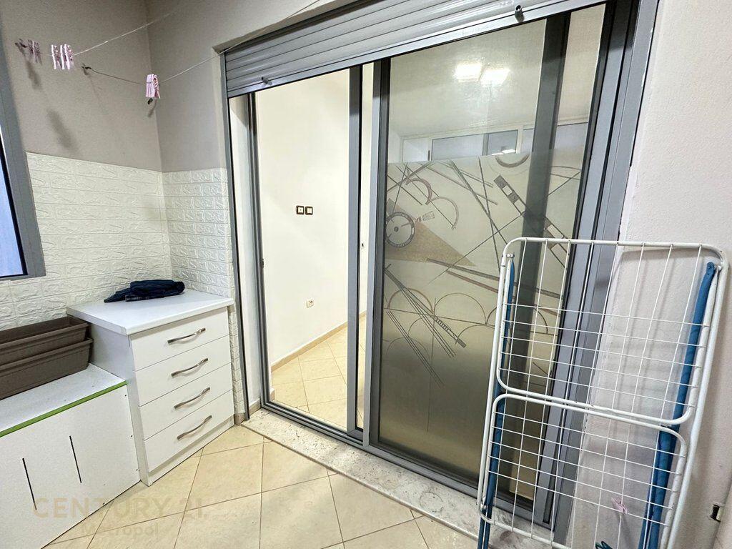APARTAMENT PER QIRA 2+1 PRANE BAR CIAO-RRUGA E QELQIT!