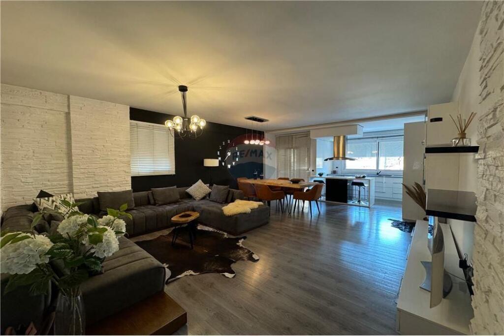 Apartament - Për Qira - Komuna e Parisit, Tiranë