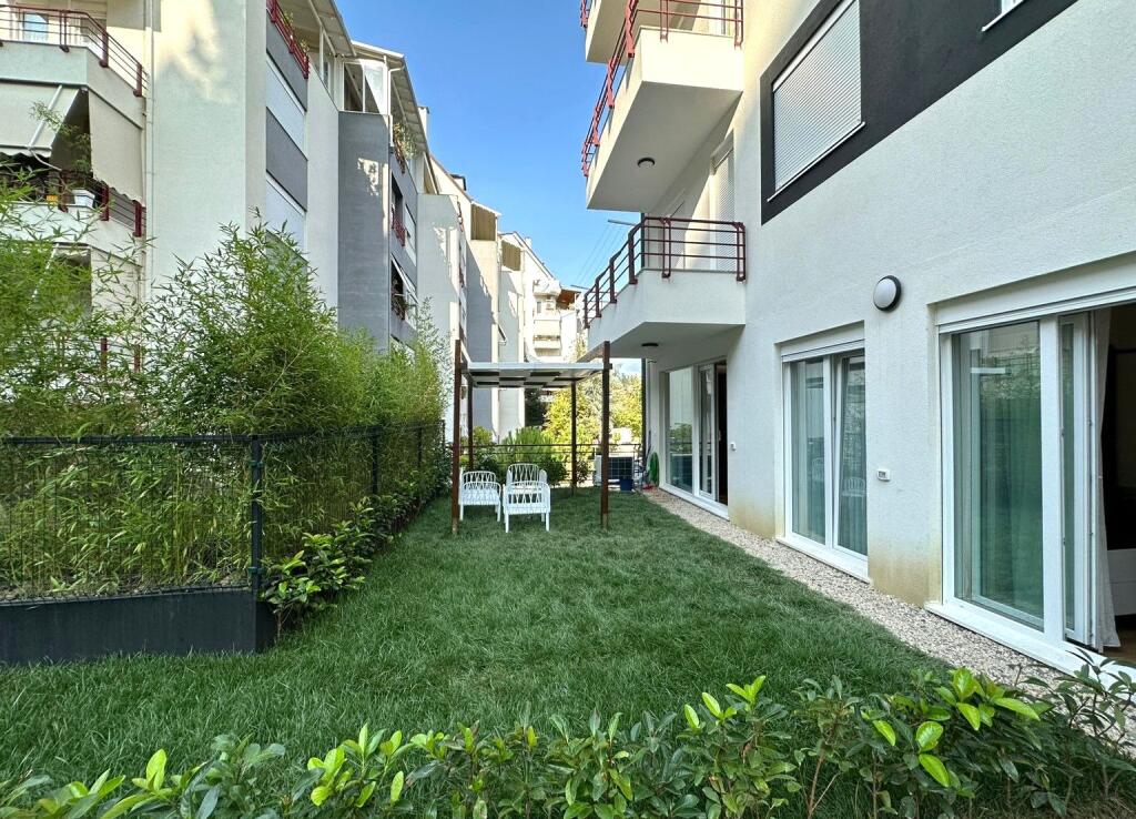 APARTAMENT  PER QERA 2+1+2 +POST PARKIMI KOMPLEKSI FZ, LIQENI I THATE!