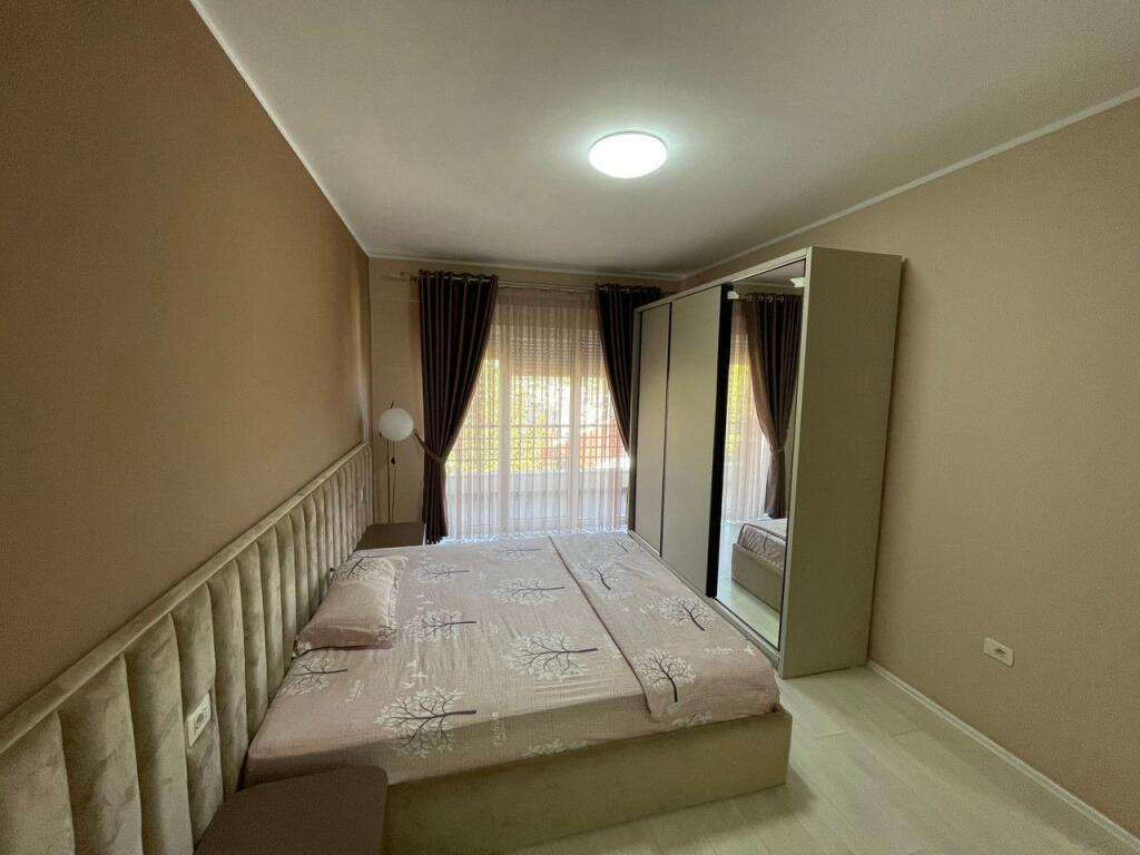 APARTAMENT ME QERA 3+1+2 LIQENI THATE 1.400 EURO