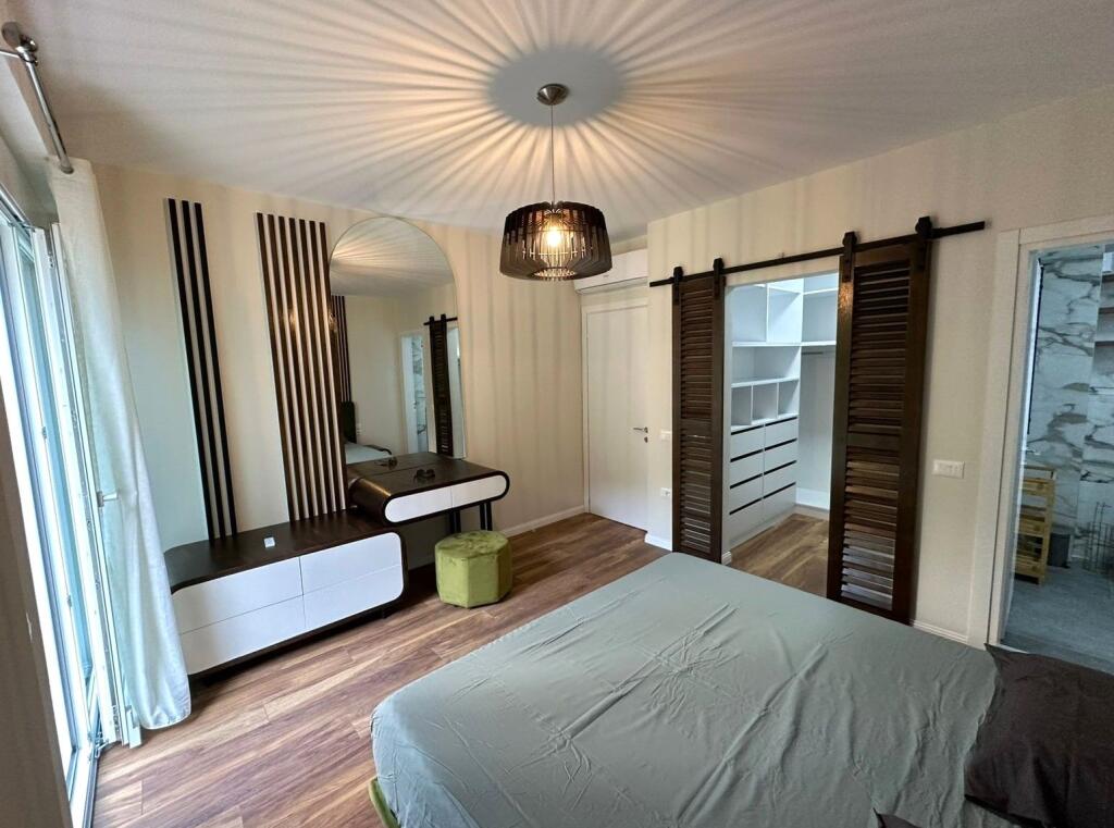 APARTAMENT  PER QERA 2+1+2 +POST PARKIMI KOMPLEKSI FZ, LIQENI I THATE!