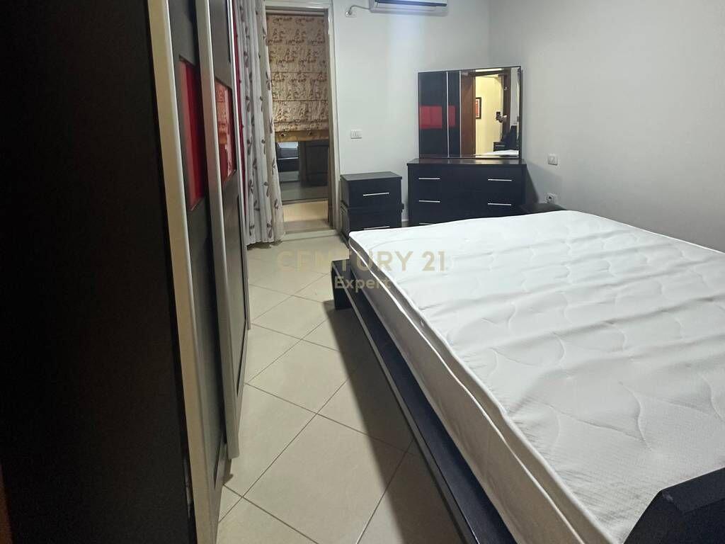 Jepet apartament 2+1 me qera rruga e kavajes