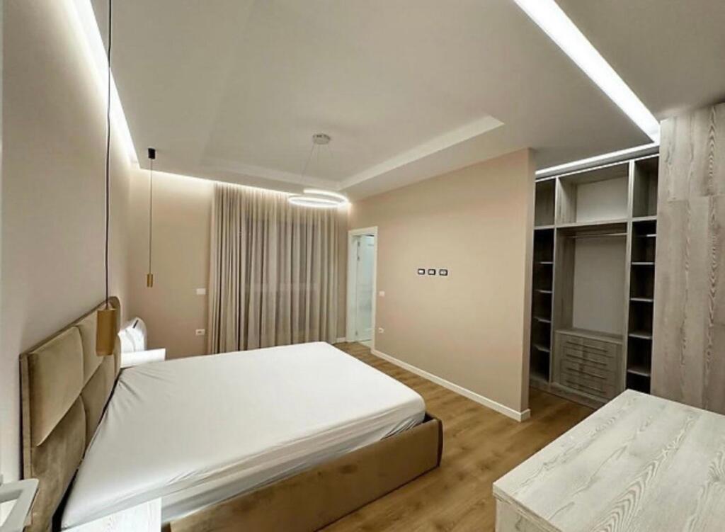 Apartament 3+1 per qira tek Montesori Schl tek Liqeni i Thate.
