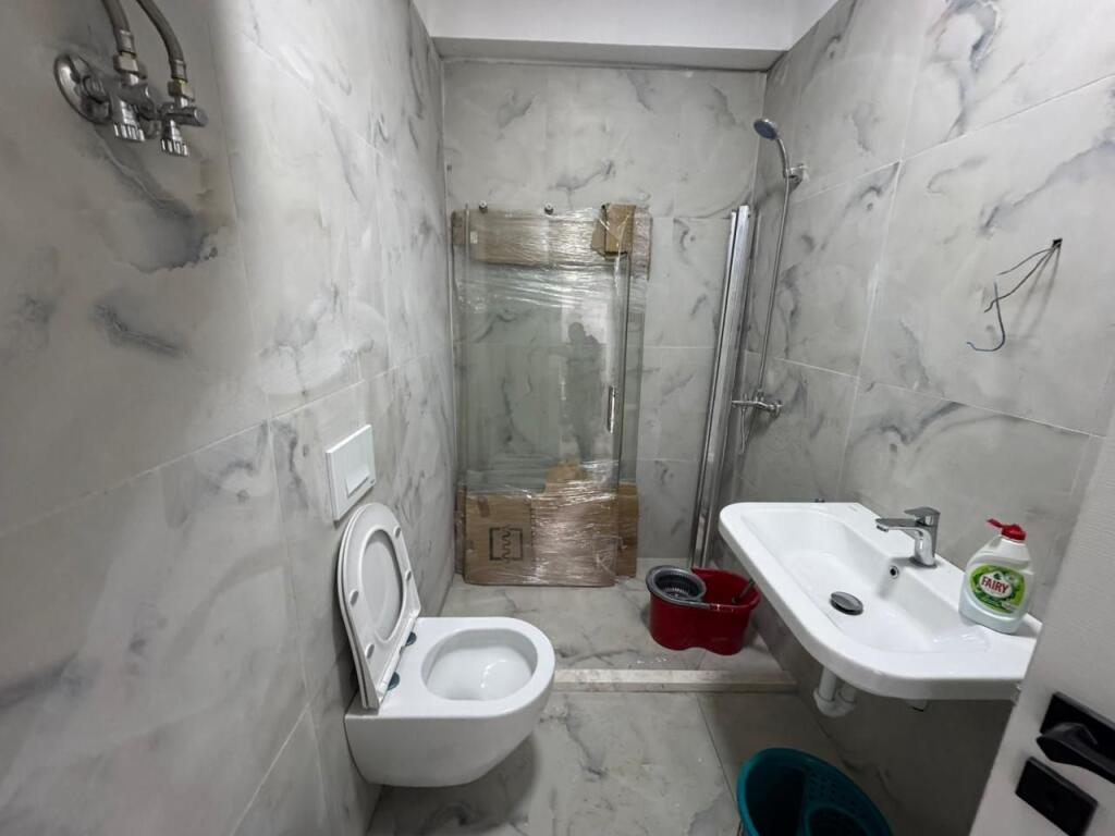 🏡 Jepet me Qira Apartament 2+1 – Porcelan (përballë Klan TV)💰 50000 lekë / muaj