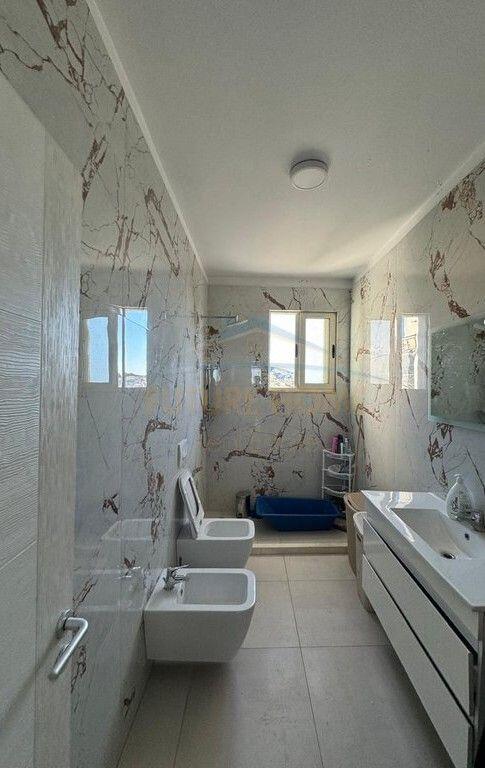Apartment 2+1+2+ Veranda for sale, Shkozë..