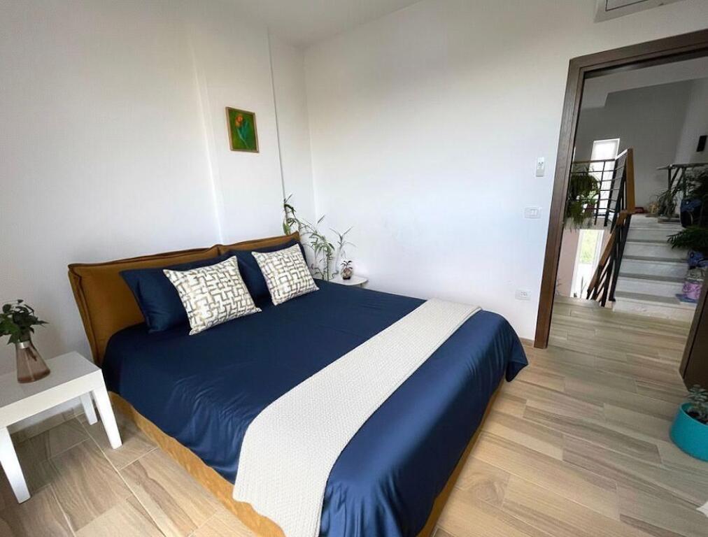 🏡 Vilë Dy-Katëshe me Qira – Buzë Liqenit të Farkës 🌿🌊💶 Çmimi: 2.500 € / muaj