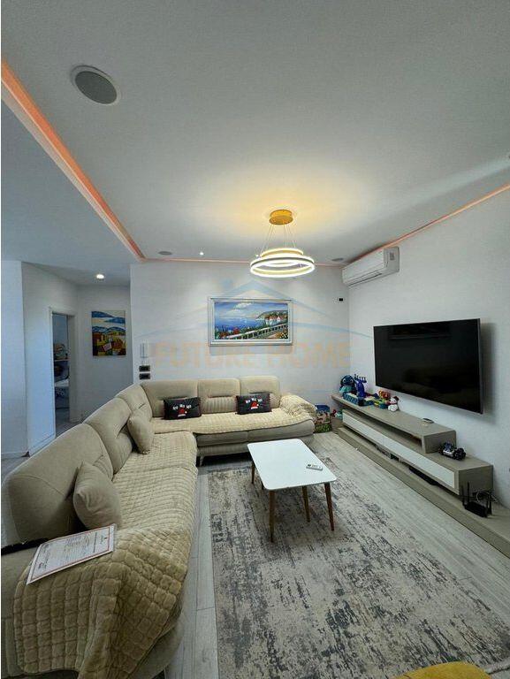 Apartment 2+1+2+ Veranda for Sale, Shkozë
