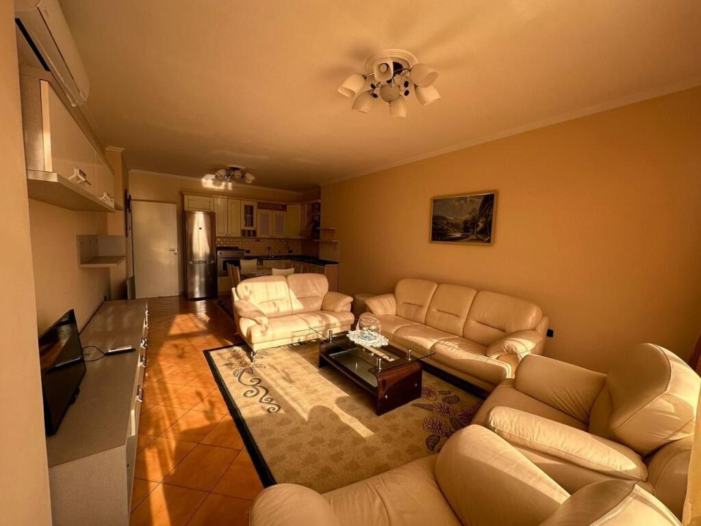 Apartament 2+1 me qera  Adresa: 21 Dhjetori, Perballe Delijorgjit Ne Rruge  