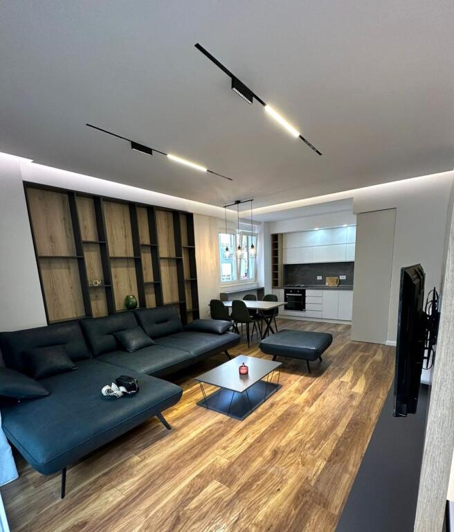 APARTAMENT  PER QERA 2+1+2 +POST PARKIMI KOMPLEKSI FZ, LIQENI I THATE!