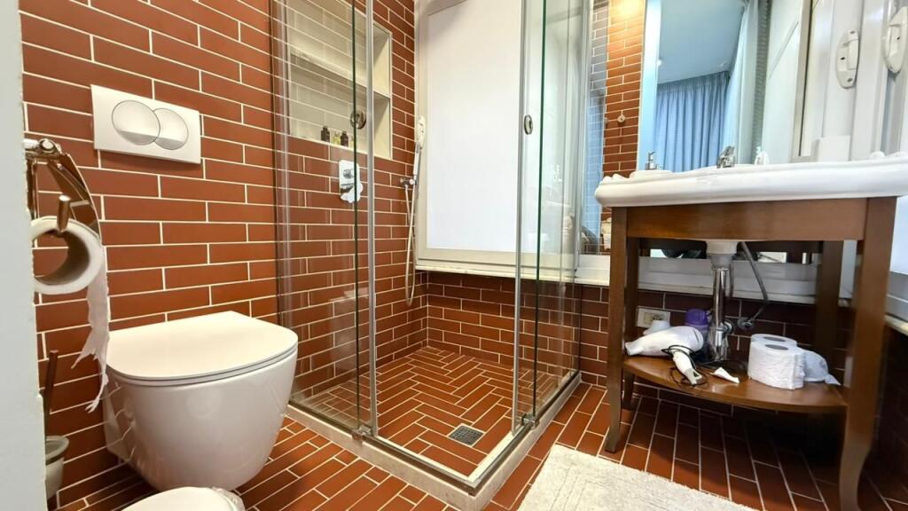 Ofrohen për shitje 3 apartamente të investuara ne Bllok!
