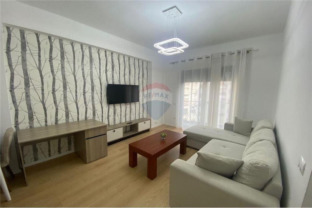 Apartament 1+1+post parkimi ne Astir.