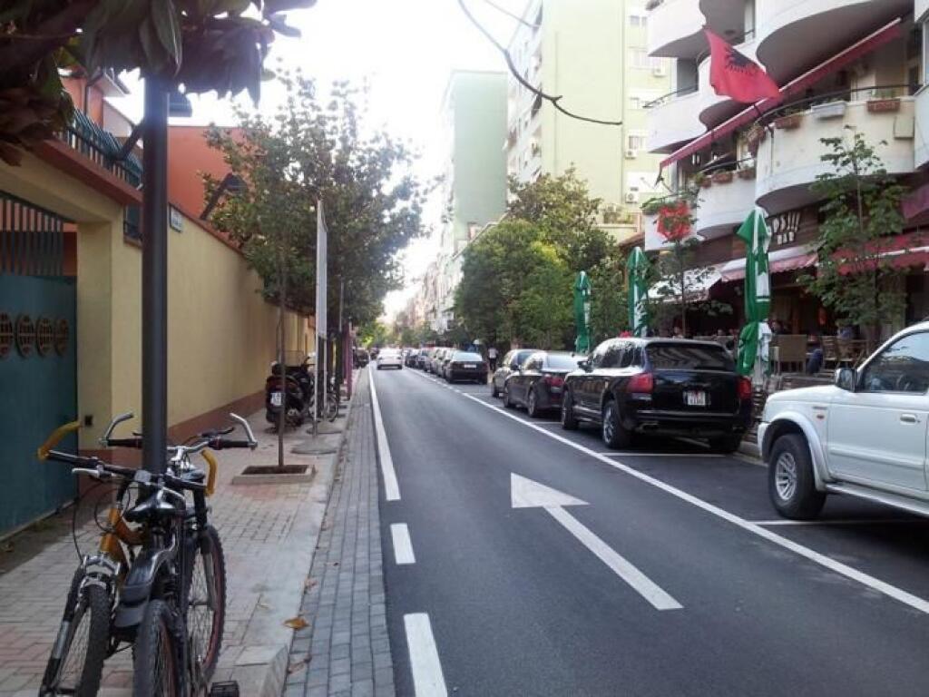 OFFICE FOR RENT 526 M2 BLLOK 5,000 EURO