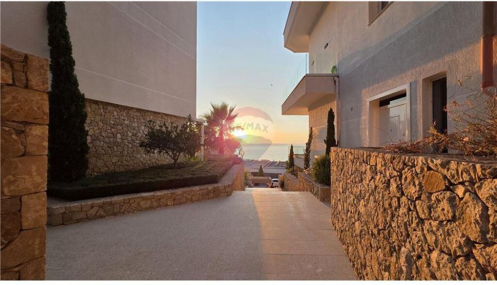 🏢 Appartamento 2+1+2 in Vendita – Lungo Mare, Vlorë