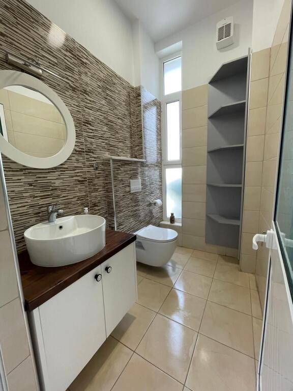 🏡 Vilë Dy-Katëshe me Qira – Buzë Liqenit të Farkës 🌿🌊💶 Çmimi: 2.500 € / muaj