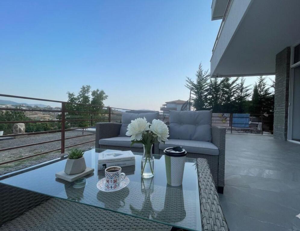 🏡 Vilë Dy-Katëshe me Qira – Buzë Liqenit të Farkës 🌿🌊💶 Çmimi: 2.500 € / muaj