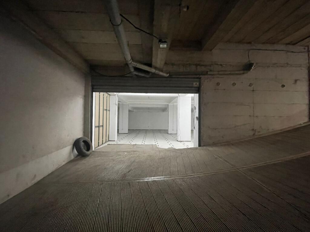 MAGAZZINI IN AFFITTO 300 M2 ASTIR 1300 EURO