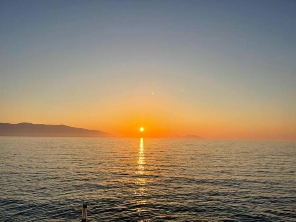 MONOLOCALE IN AFFITTO SUL LUNGOMARE DI VLORA