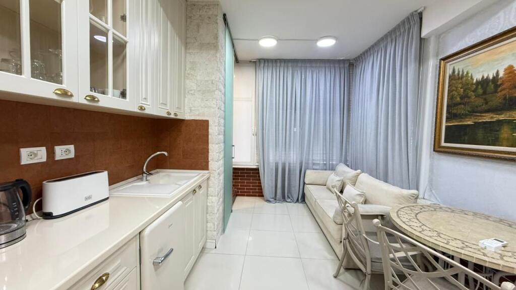 Ofrohen për shitje 3 apartamente të investuara ne Bllok!
