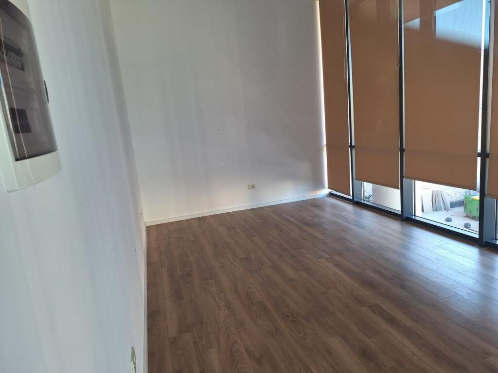 AMBJENT KOMERCIAL ME QIRA NË GOLDEN TOWER – MINE PEZA