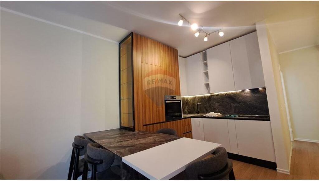 🏢 Apartament për Shitje  2+1+2 – Lungomare, Rruga Reshat Osmani, Vlorë