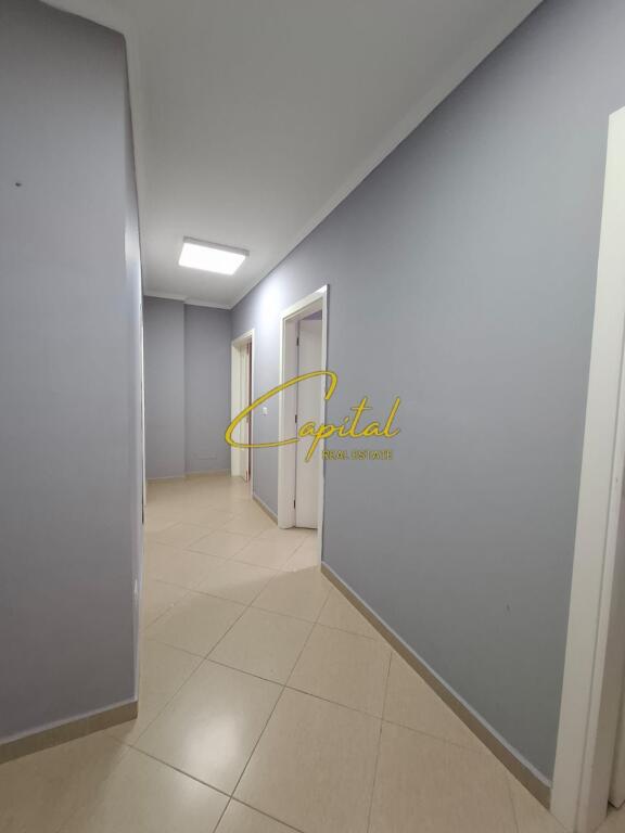 ZYRE ME QIRA 95 M2 URA E TABAKEVE 70.000 LEKE