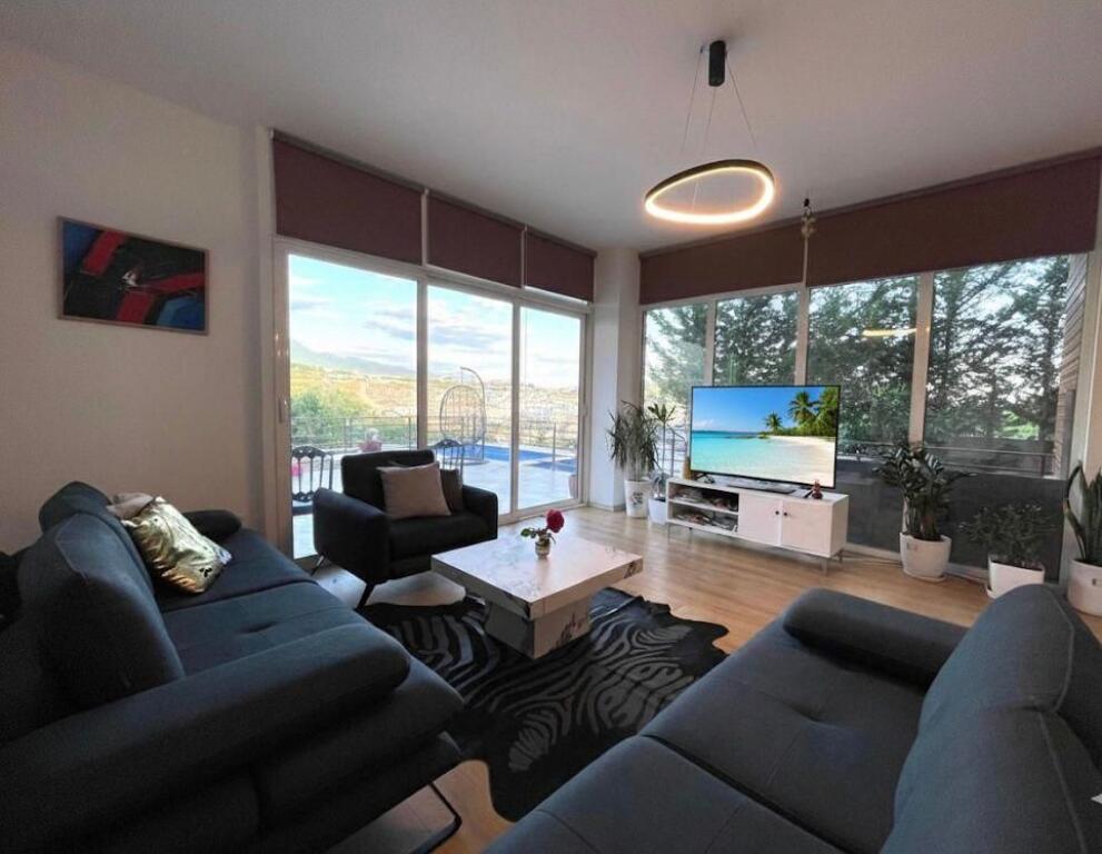 🏡 Vilë Dy-Katëshe me Qira – Buzë Liqenit të Farkës 🌿🌊💶 Çmimi: 2.500 € / muaj