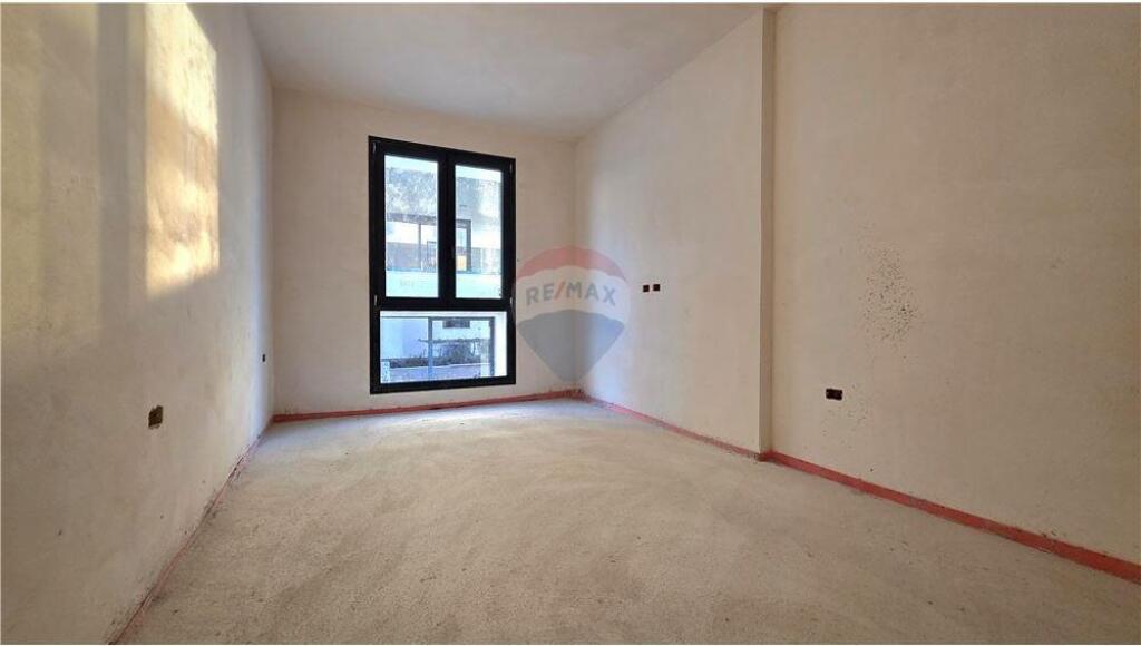 🏢 Appartamento 2+1+2 in Vendita – Lungo Mare, Vlorë