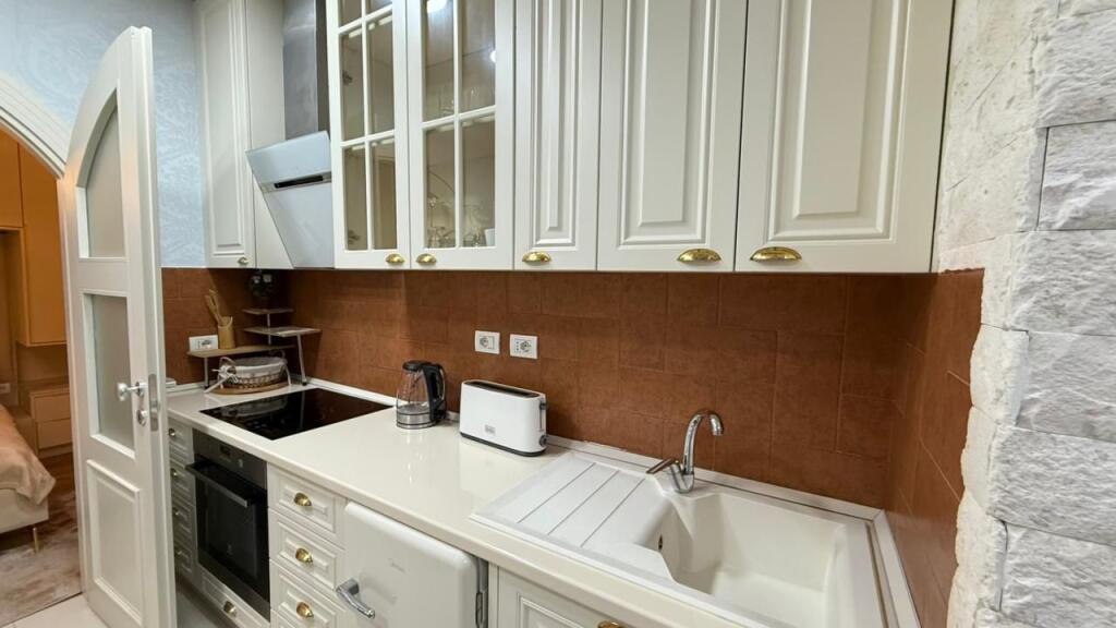 Ofrohen për shitje 3 apartamente të investuara ne Bllok!
