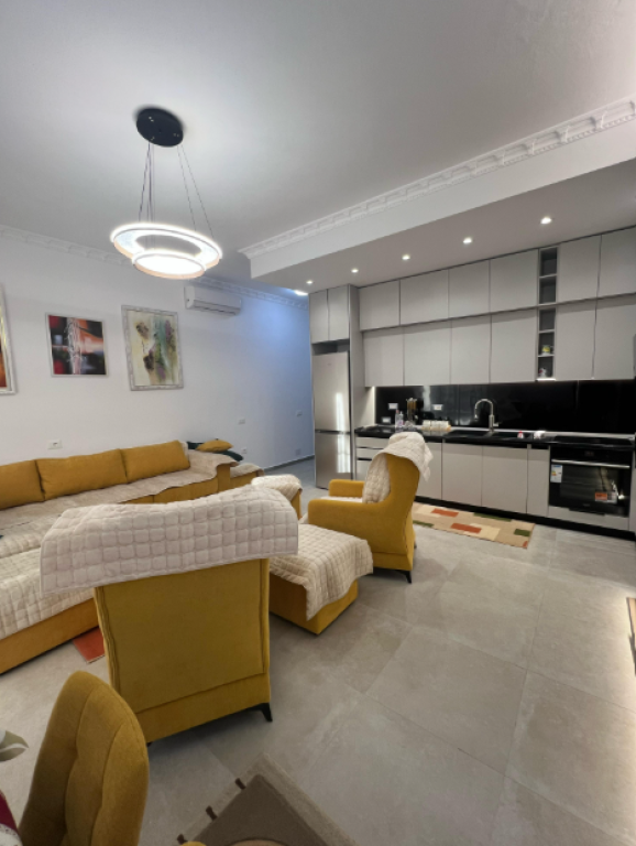 🏡 AFFITTASI APPARTAMENTO 2+1 – CENTRO, VICINO AL CAFFÈ FLORA 🌿