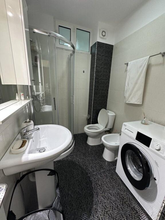 APARTAMENT ME QERA 2+1 LIQENI THATE 700 EURO