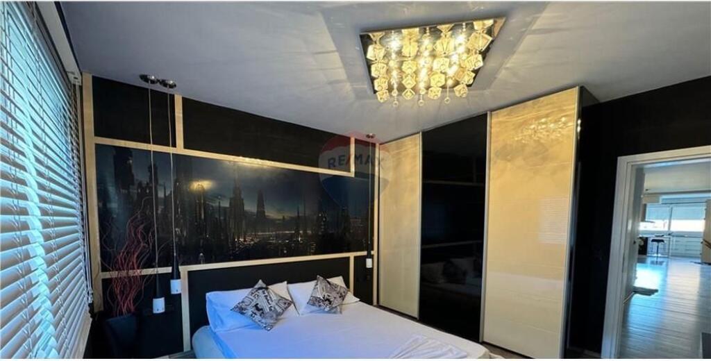 Apartament - Për Qira - Komuna e Parisit, Tiranë