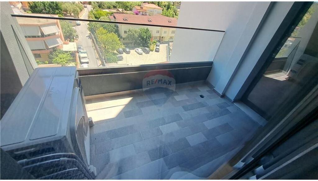 🏢 Apartament për Shitje  2+1+2 – Lungomare, Rruga Reshat Osmani, Vlorë