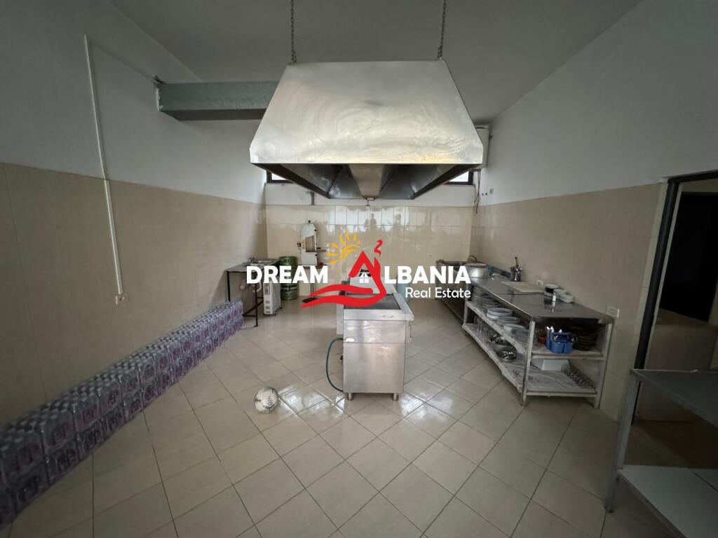 Locale in affitto all'ingresso di Fresku, a Tirana (ID 42711053 )