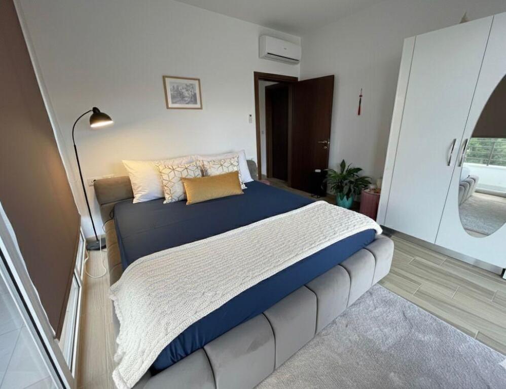 🏡 Vilë Dy-Katëshe me Qira – Buzë Liqenit të Farkës 🌿🌊💶 Çmimi: 2.500 € / muaj