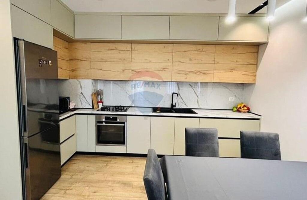 Appartamento - In Vendita - Piazza Karl Topia, Tirana(ID: 530361015-282)