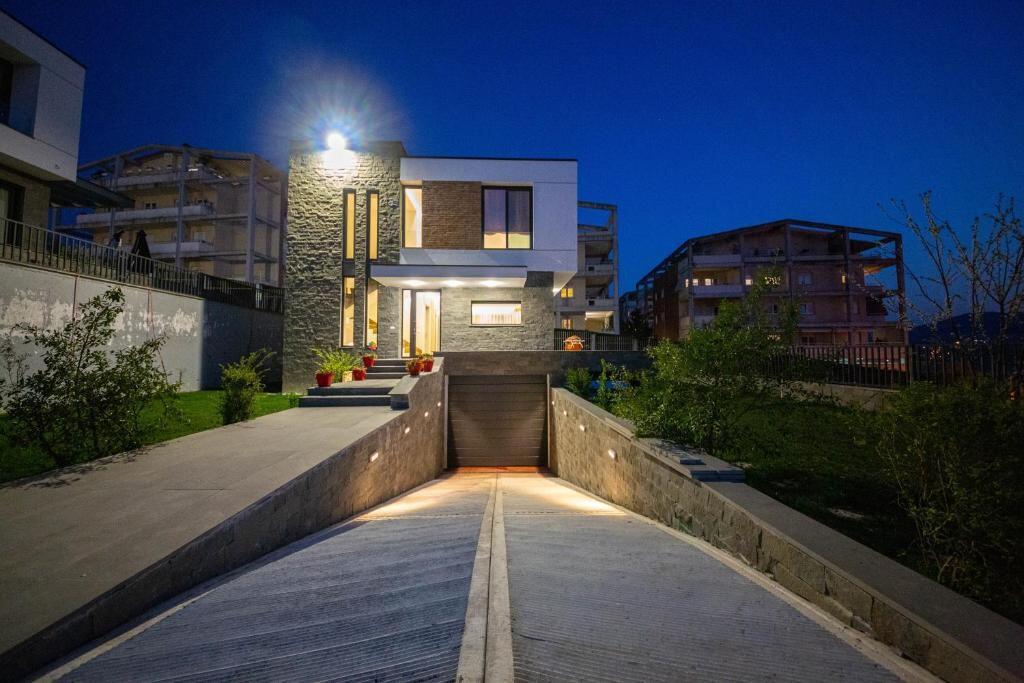 VILLA INDIVIDUALE IN AFFITTO A SAUK !