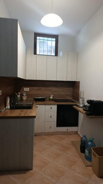 🏡 Jepet me Qira Shtëpi Private 3+1 – 📍 Blv. Zogu I 💰 85,000 lekë / muaj