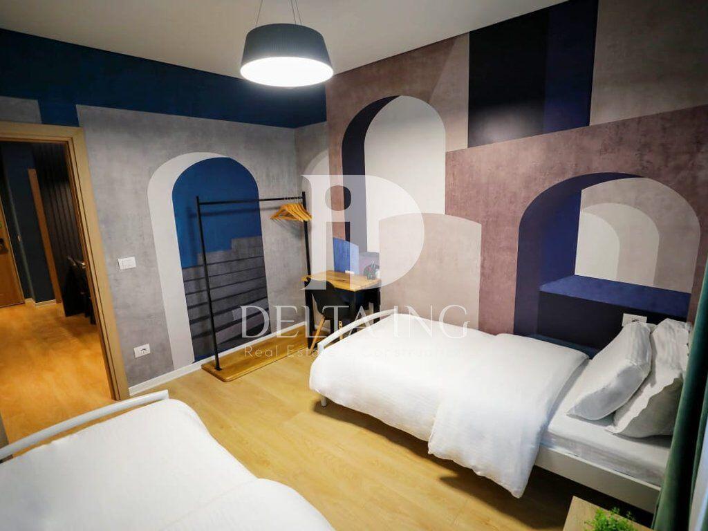 Shitet apartament 2+1 tek Shallvaret