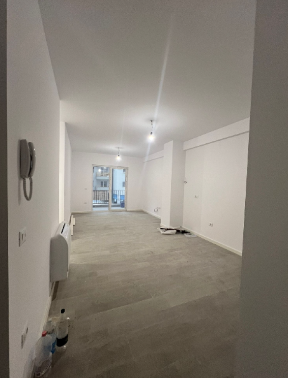 🏢 Ufficio in affitto 2+1+2  📍 Via Dritan Hoxha – Zona Aura