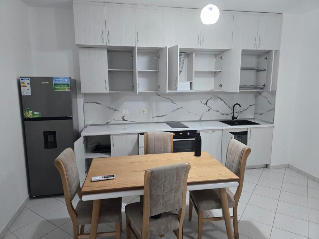 Shitet Apartament 1+1 te Yzberisht