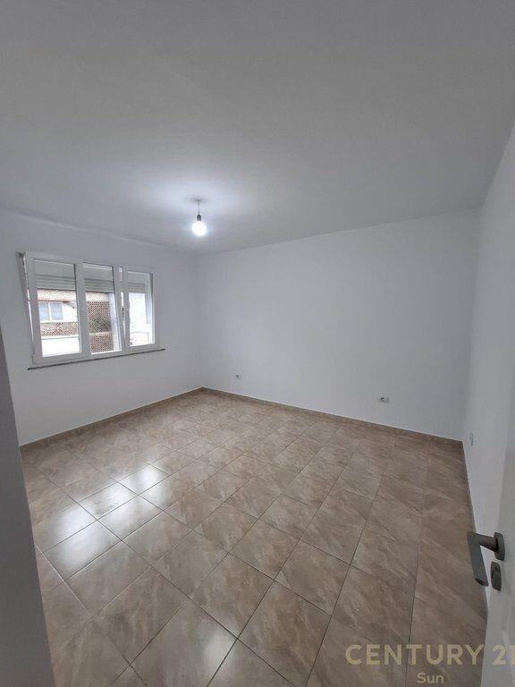 Apartment 1+1+balcony for sale on Kavaja street near auto Kadiu 129,000 € !!!