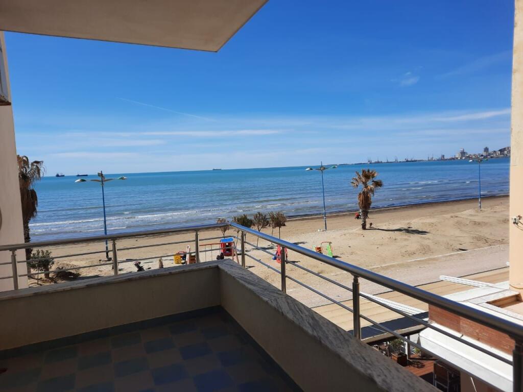 Jepet apartament me qera 2+1 LAGJA 13 DURRES me pamje deti