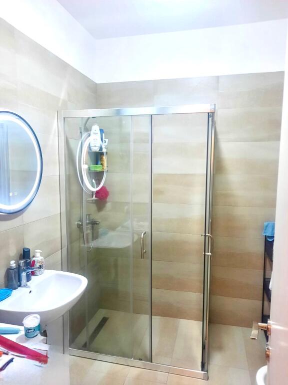 🏡 SUPER APARTAMENT ME QIRA – FARMACIA 10, KOMPLEKSI ARLIS