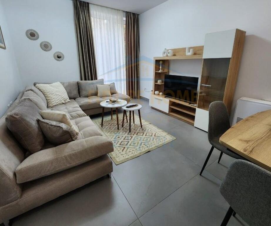 Affitto, Appartamento 2+1+Veranda+Posto Auto, Complesso Forest, Tirana