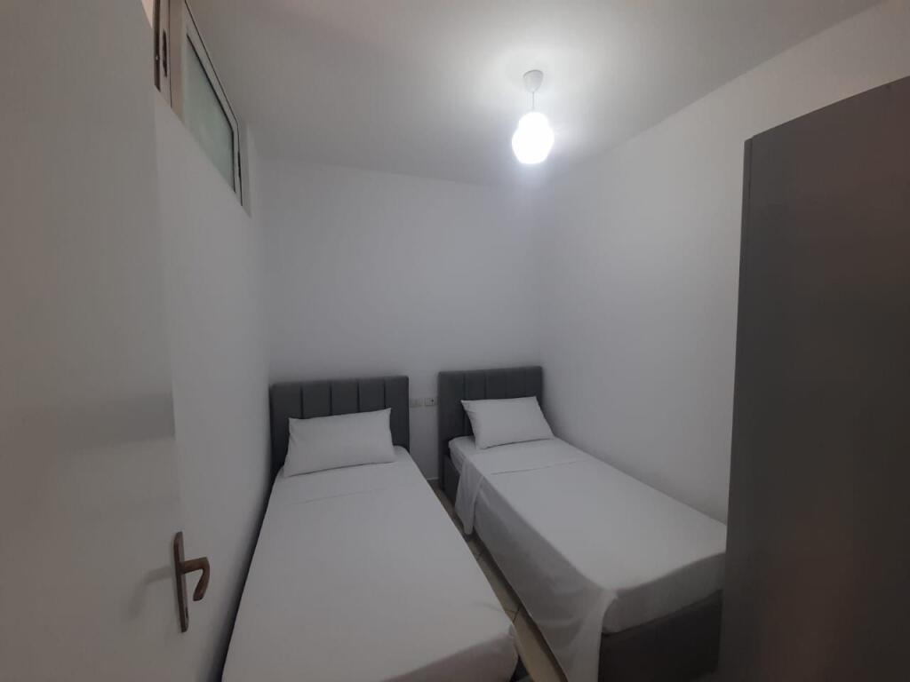 Jepet apartament me qera 2+1 LAGJA 13 DURRES