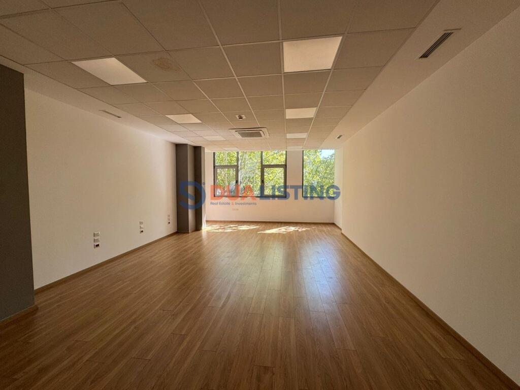 Ambiente per ufficio in affitto a Ali Dem